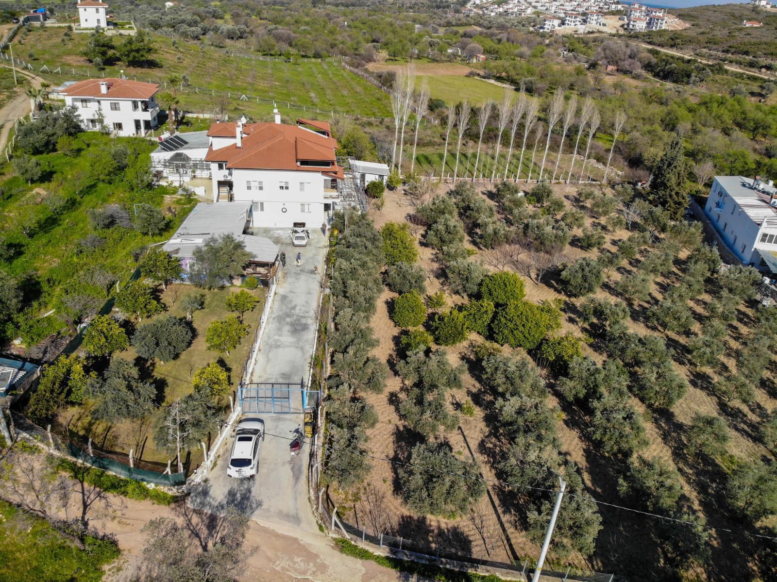 DATÇA'DA İÇİNDE APARTMAAN BULUNAN ARAZİ